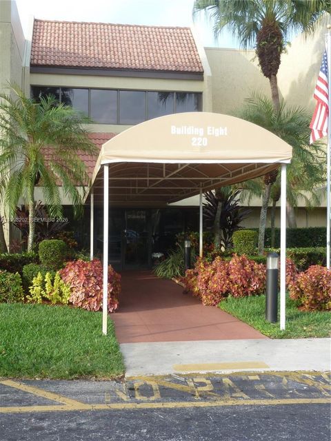 220 Lakeview Dr 301 Weston FL 33326