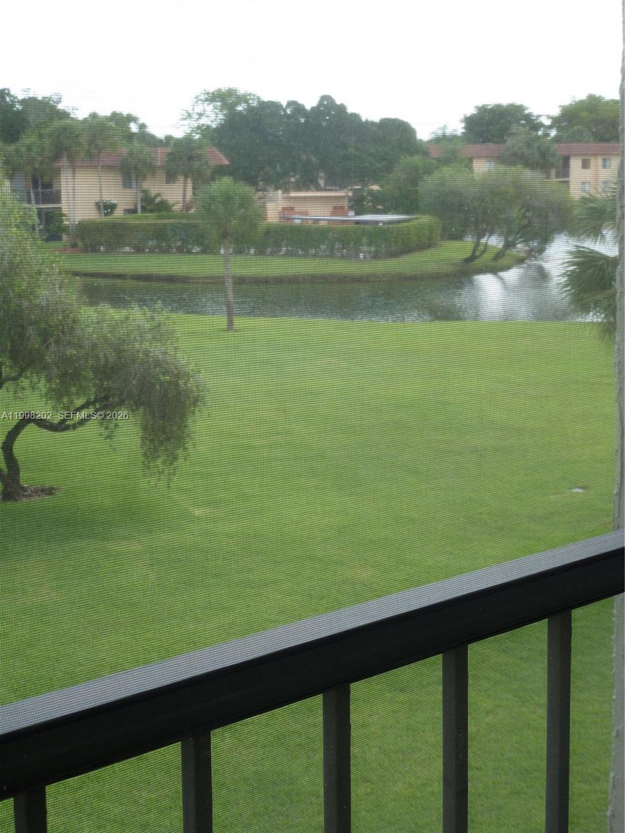 BUILDING EIGHT OF RACQUET - Residential