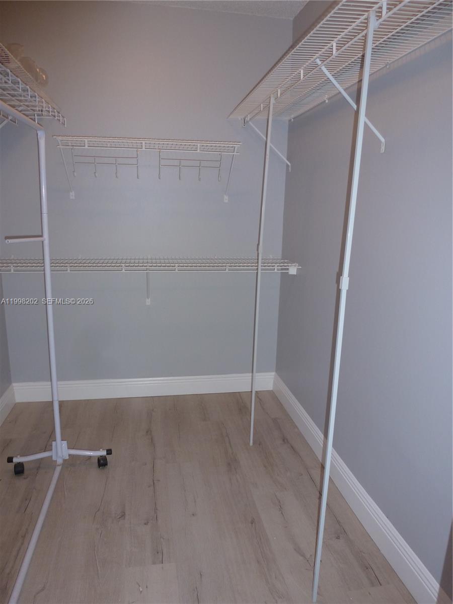 BUILDING EIGHT OF RACQUET - Residential