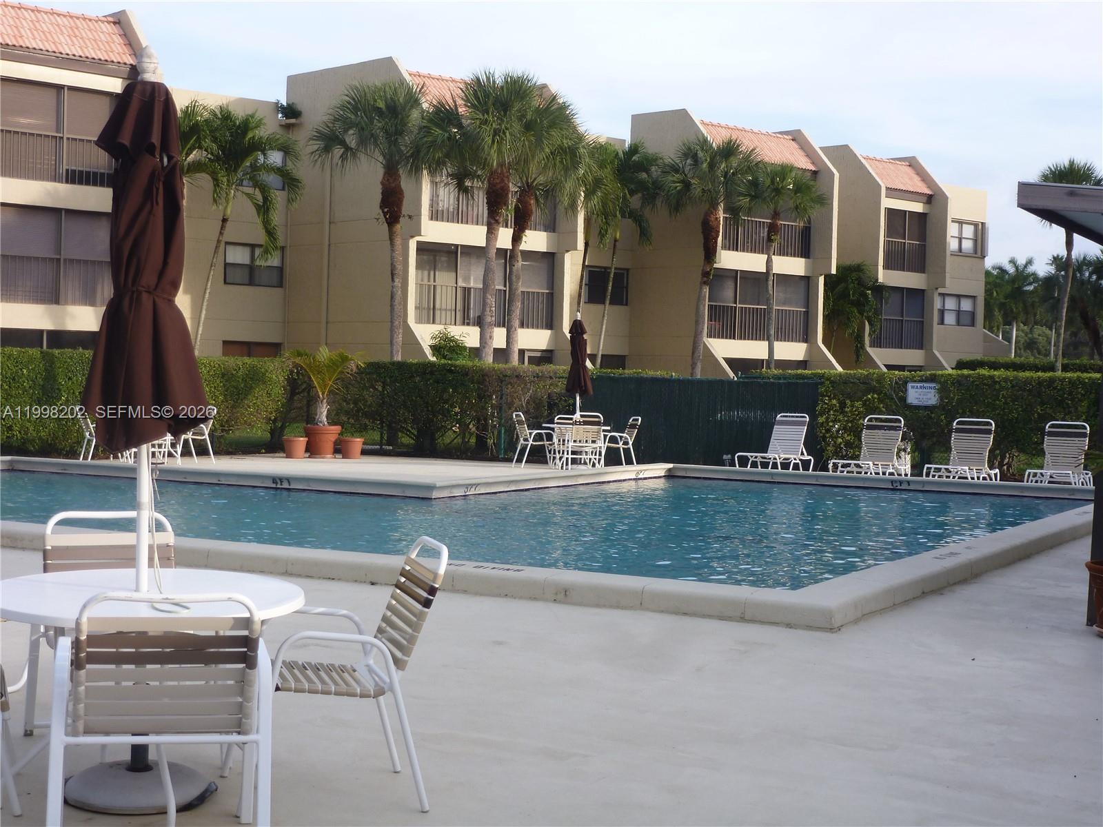 BUILDING EIGHT OF RACQUET - Residential