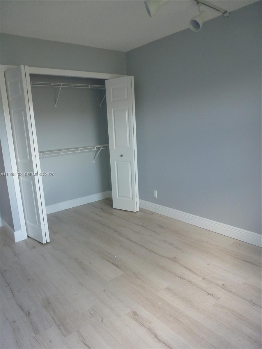 BUILDING EIGHT OF RACQUET - Residential