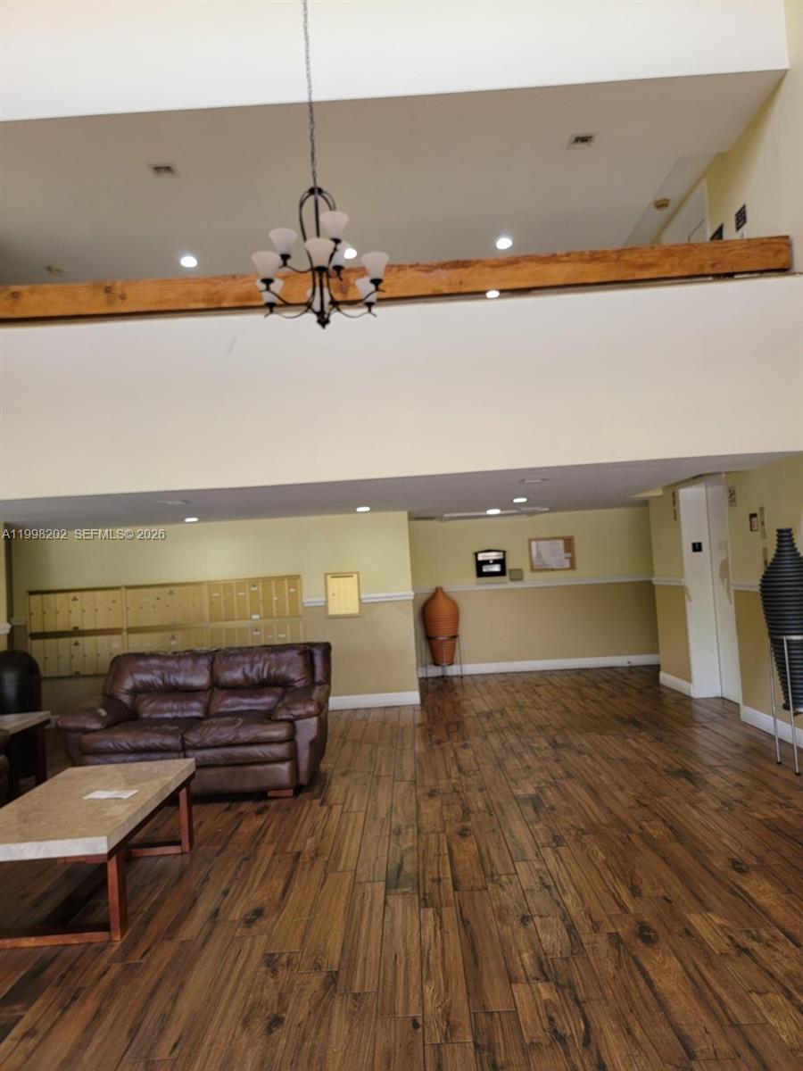 BUILDING EIGHT OF RACQUET - Residential