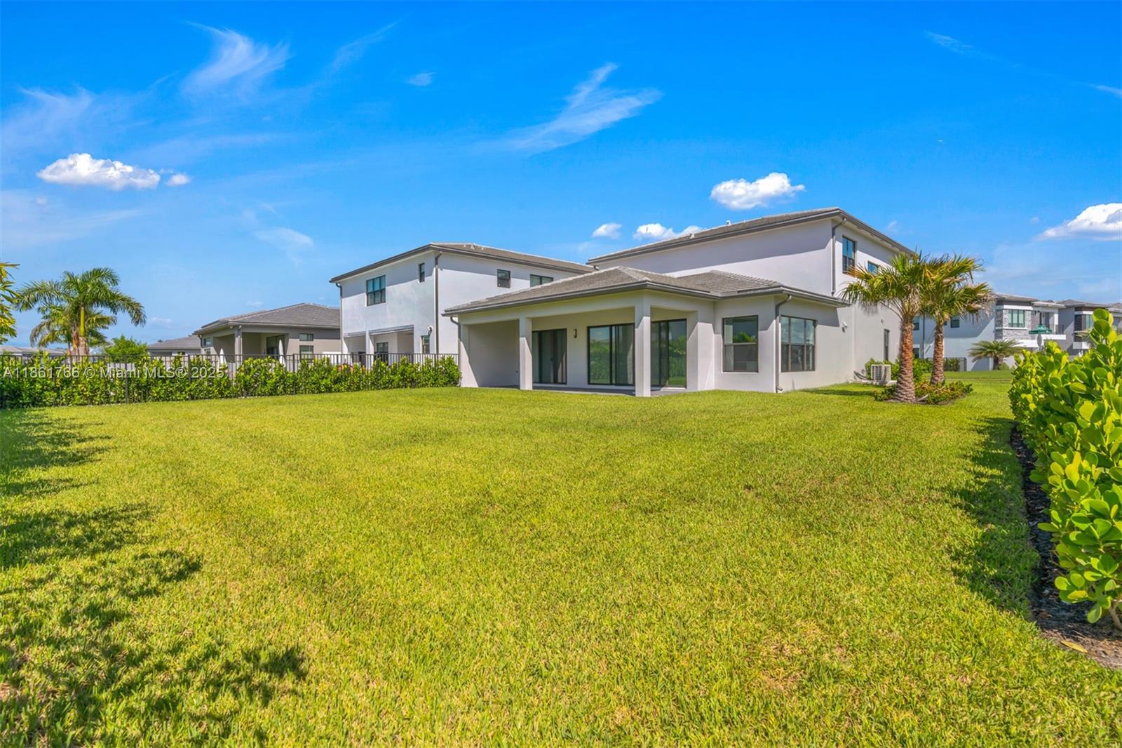 LOTUS PALM - Residential