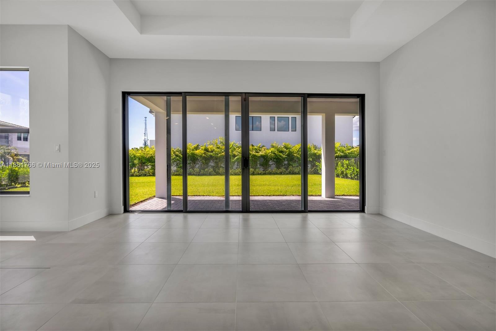 LOTUS PALM - Residential