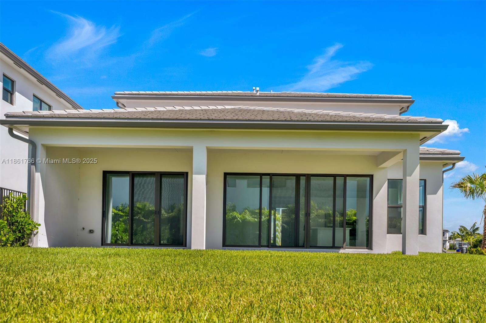 LOTUS PALM - Residential