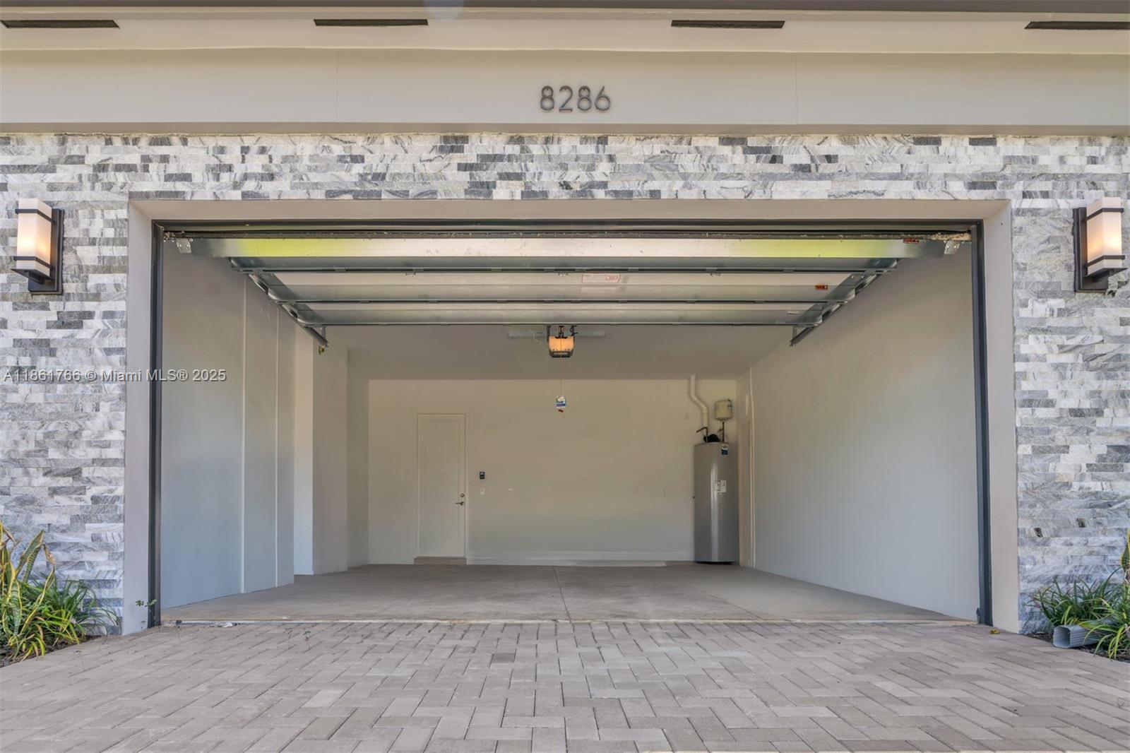 LOTUS PALM - Residential
