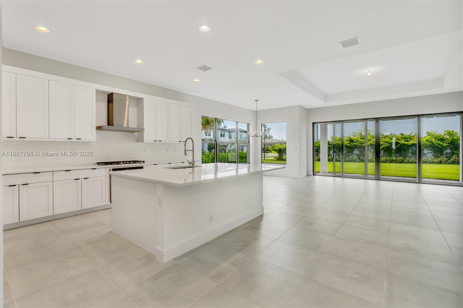 LOTUS PALM - Residential
