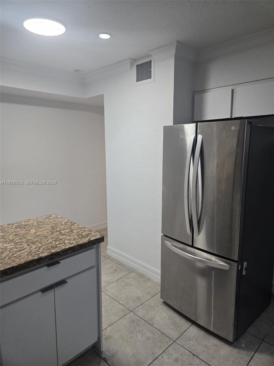 1701 N Treasure Dr 5