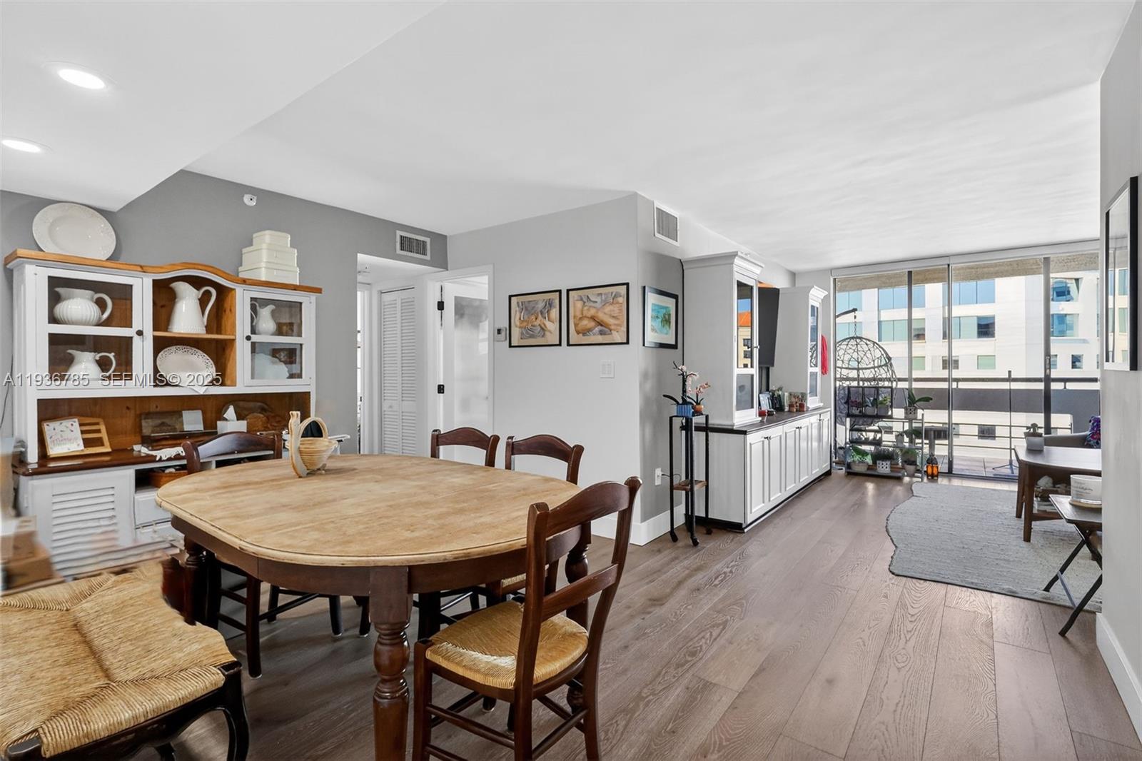 911 E Ponce De Leon Blvd 1504