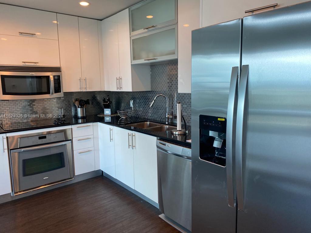 60 SW 13th St 4607