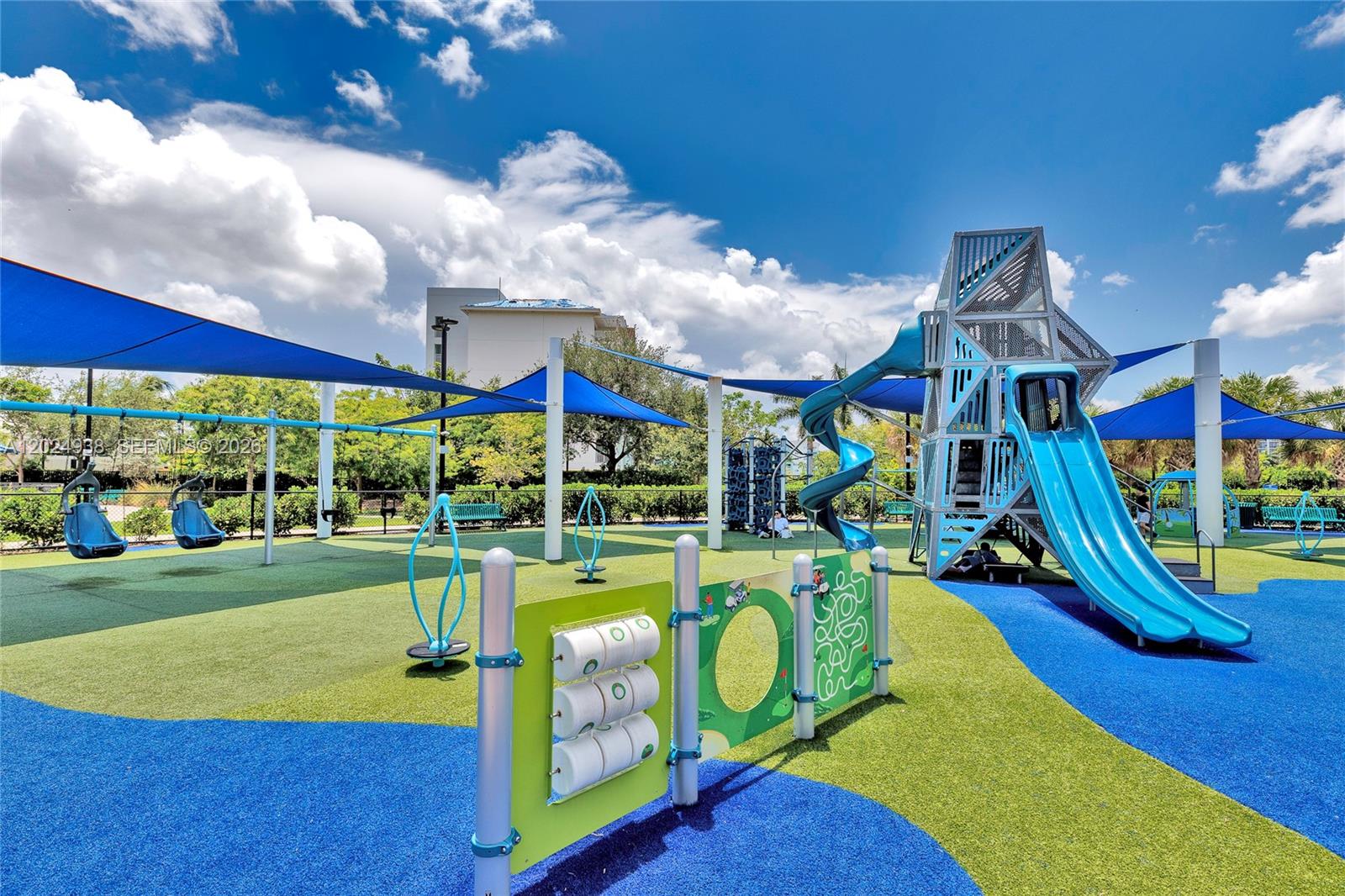 DOWNTOWN DORAL SOUTH PHAS - Residential