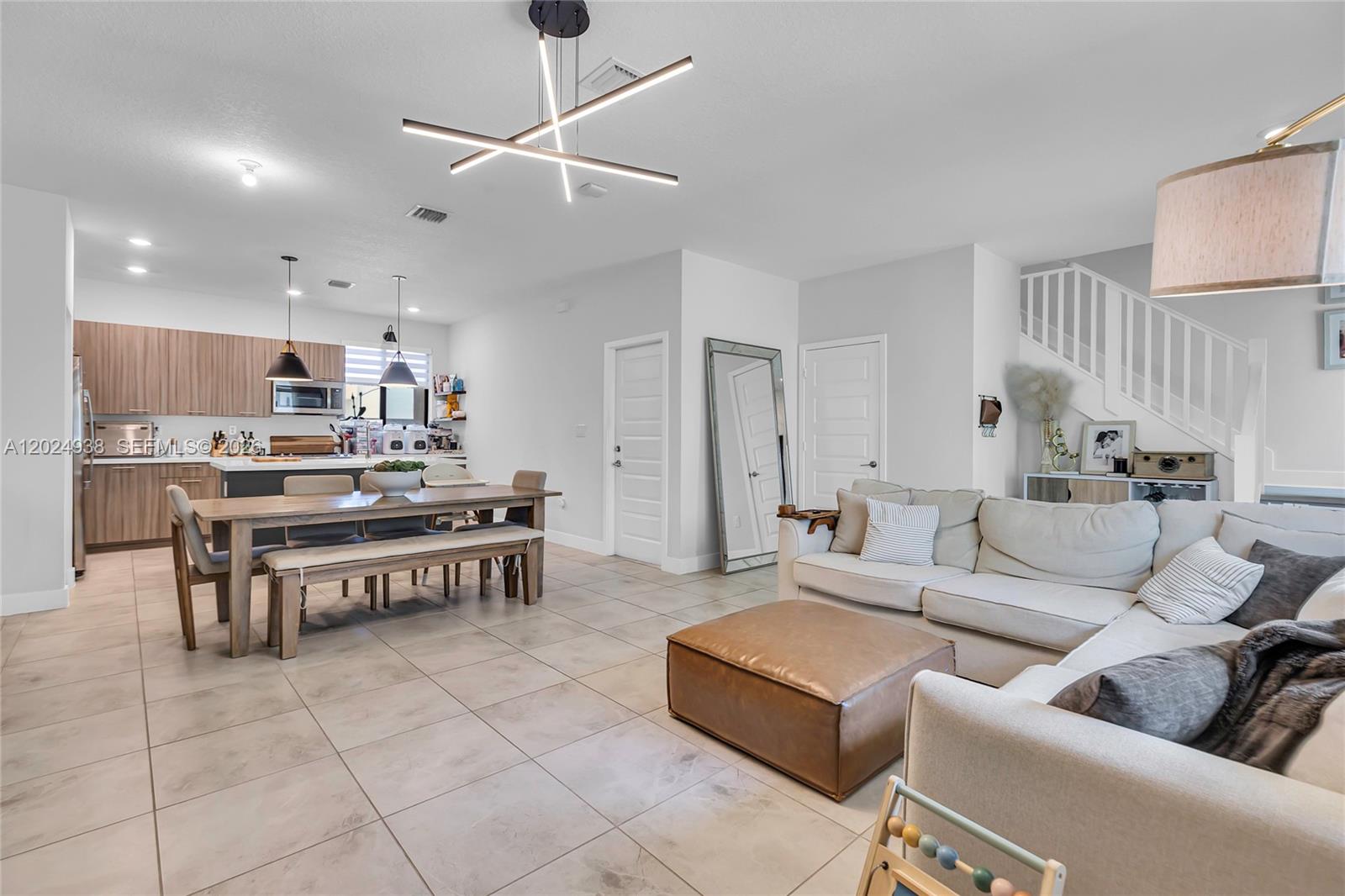 DOWNTOWN DORAL SOUTH PHAS - Residential