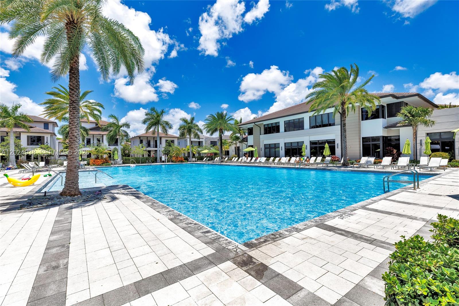DOWNTOWN DORAL SOUTH PHAS - Residential