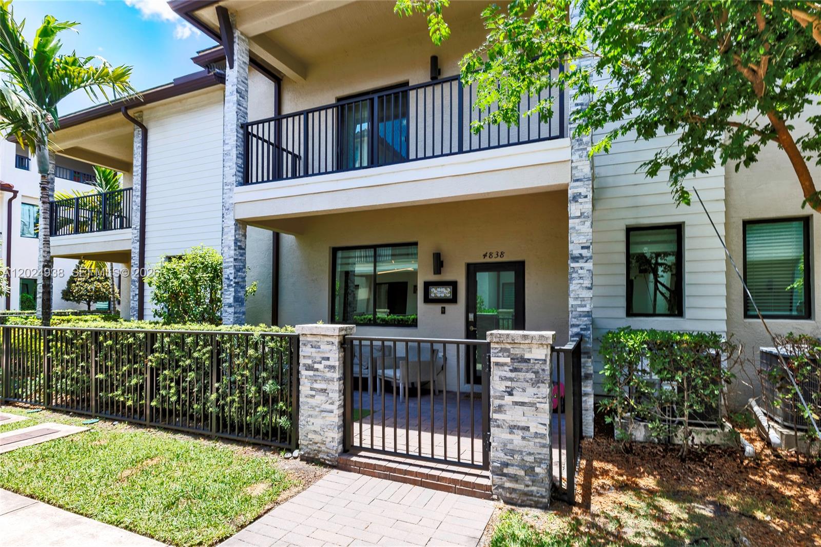 DOWNTOWN DORAL SOUTH PHAS - Residential