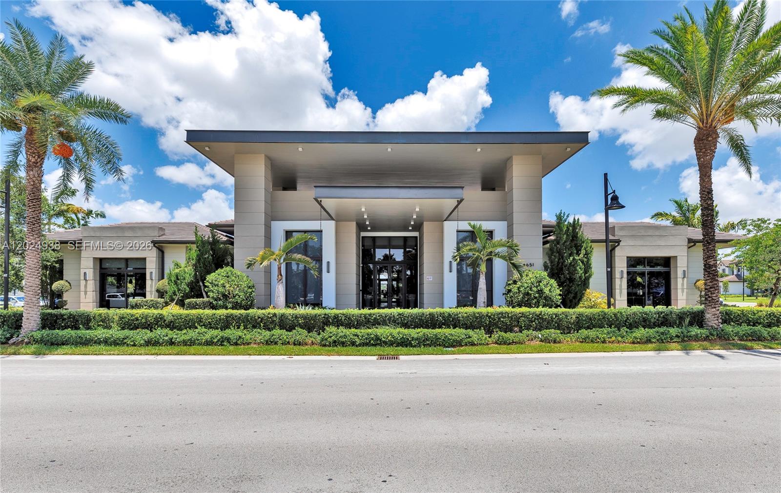 DOWNTOWN DORAL SOUTH PHAS - Residential
