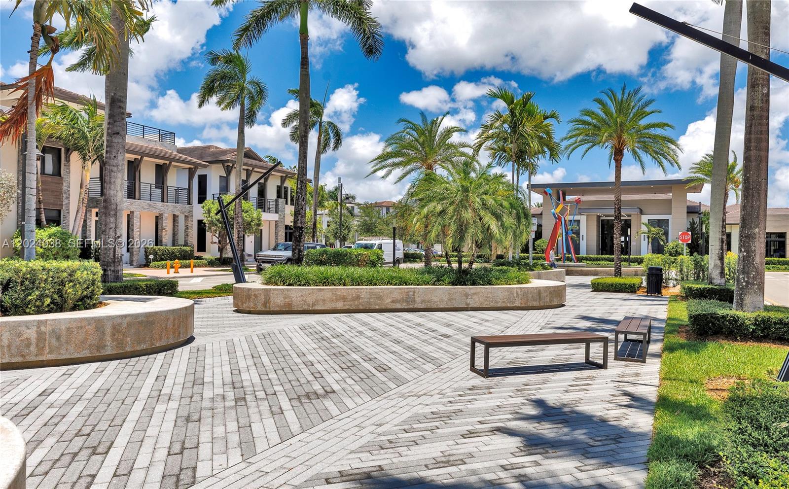 DOWNTOWN DORAL SOUTH PHAS - Residential