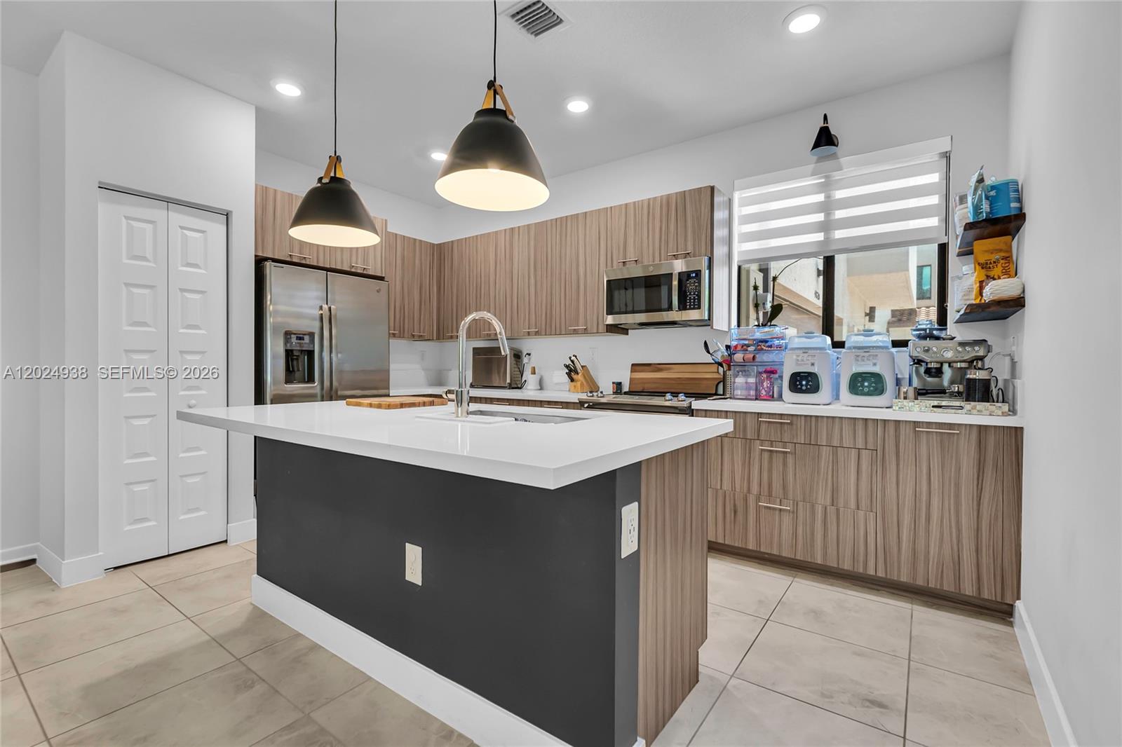 DOWNTOWN DORAL SOUTH PHAS - Residential