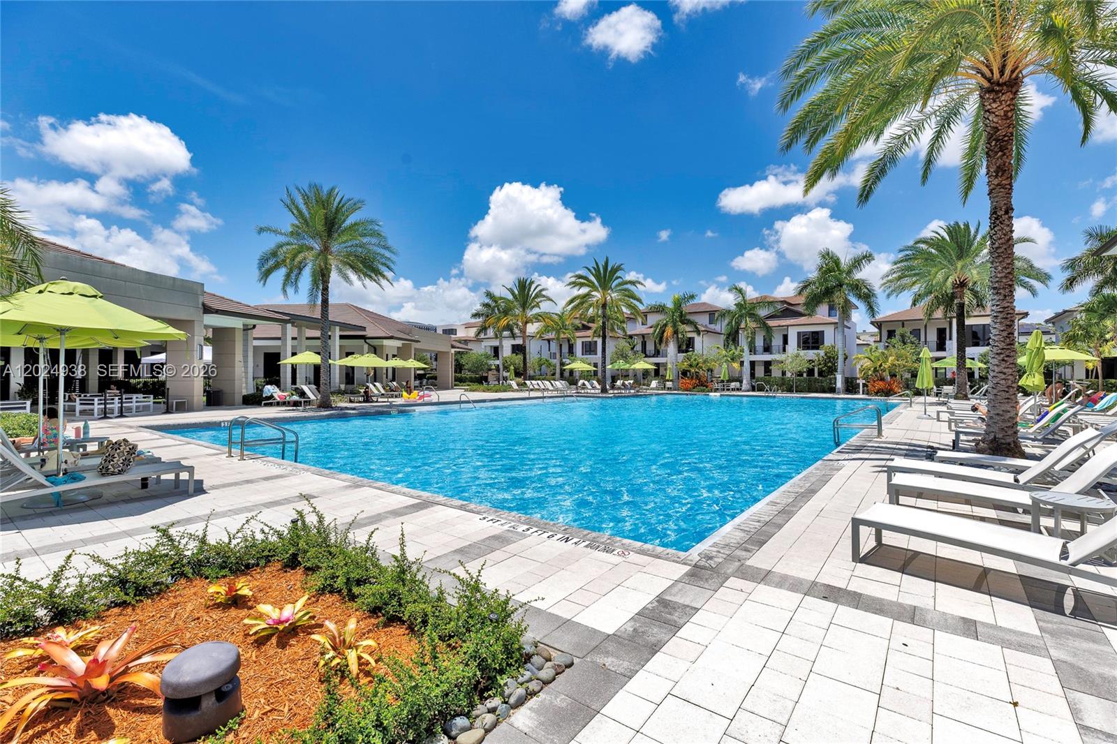 DOWNTOWN DORAL SOUTH PHAS - Residential