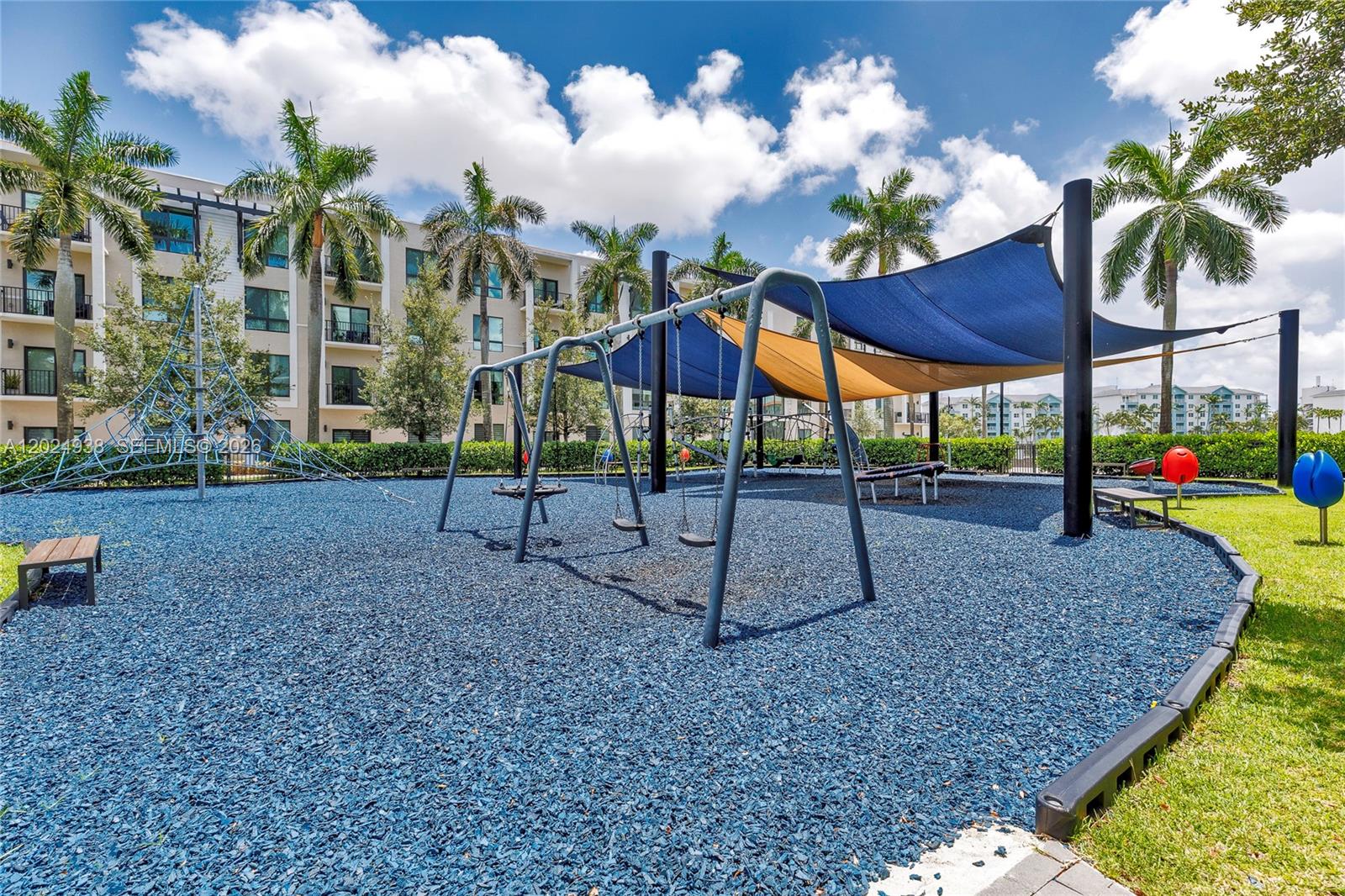 DOWNTOWN DORAL SOUTH PHAS - Residential