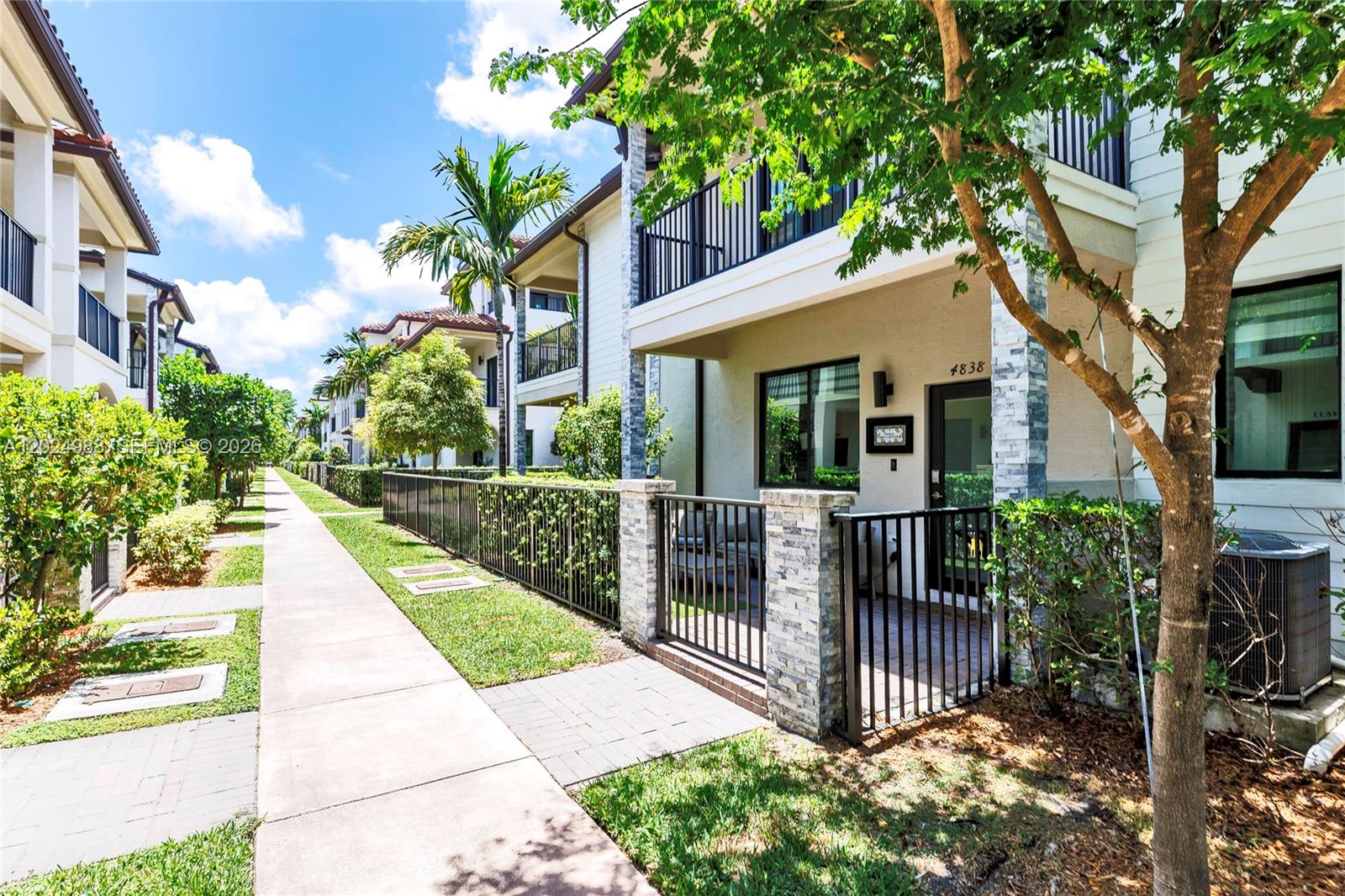 DOWNTOWN DORAL SOUTH PHAS - Residential