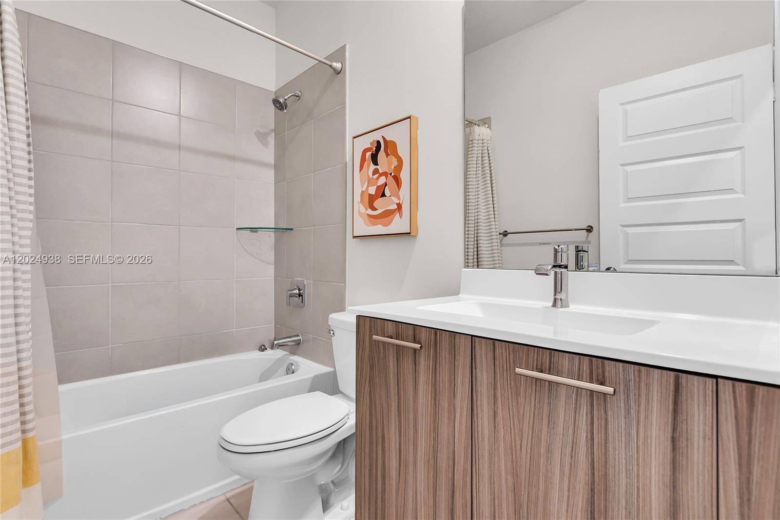 DOWNTOWN DORAL SOUTH PHAS - Residential