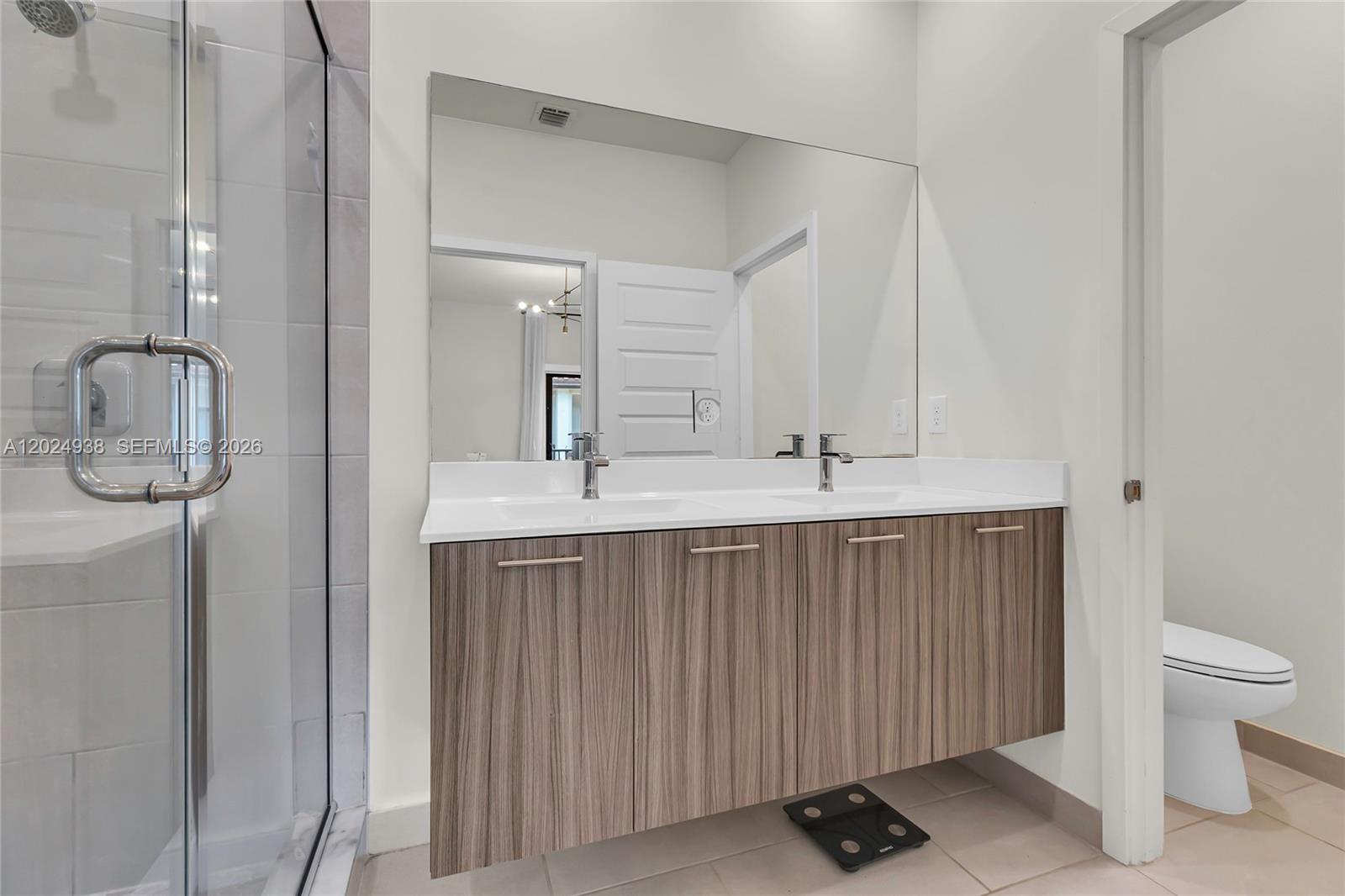 DOWNTOWN DORAL SOUTH PHAS - Residential