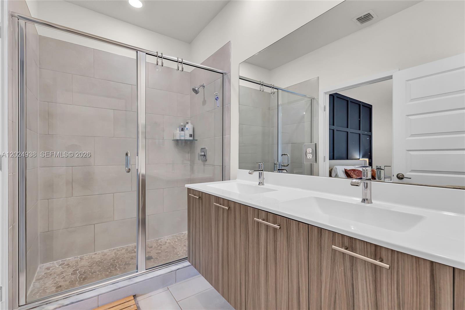 DOWNTOWN DORAL SOUTH PHAS - Residential
