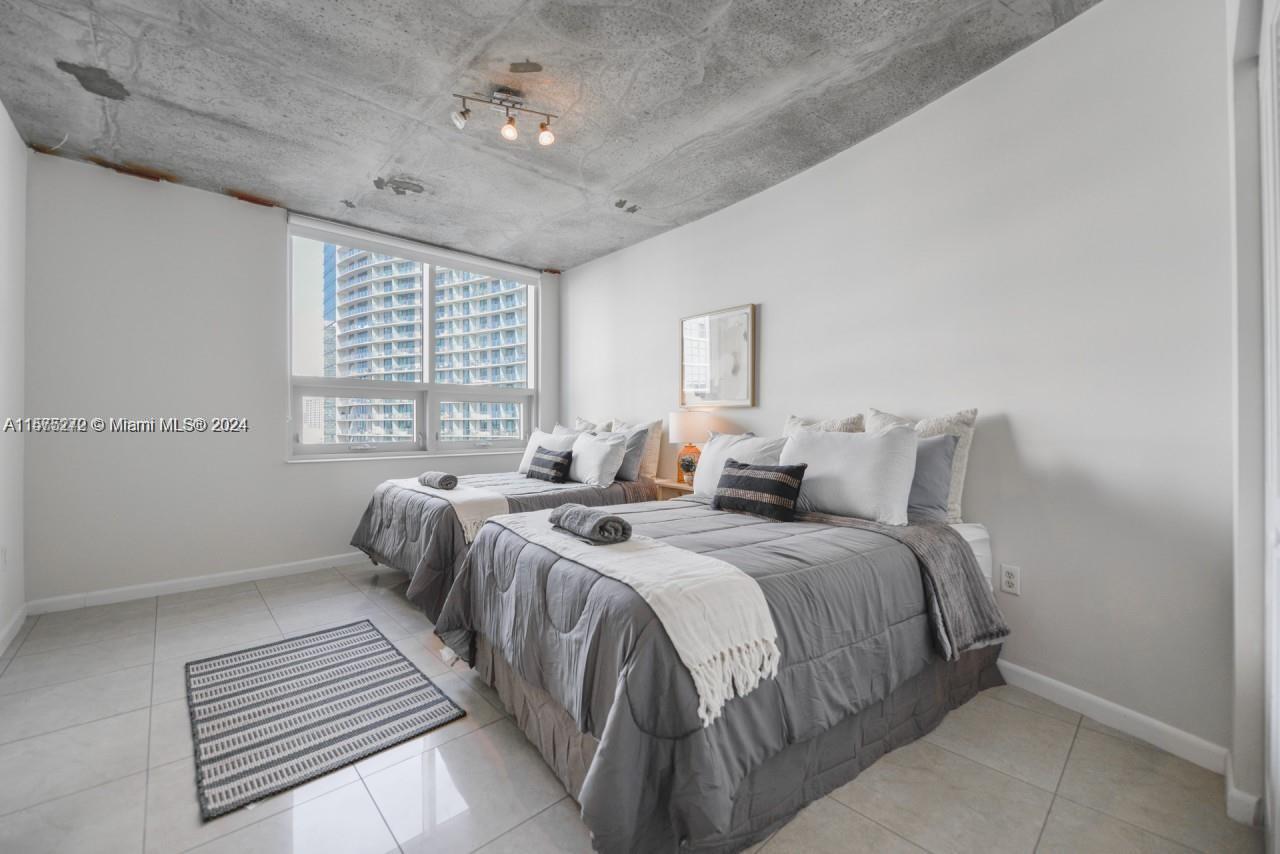 MIDBLOCK MIAMI CONDO - Residential