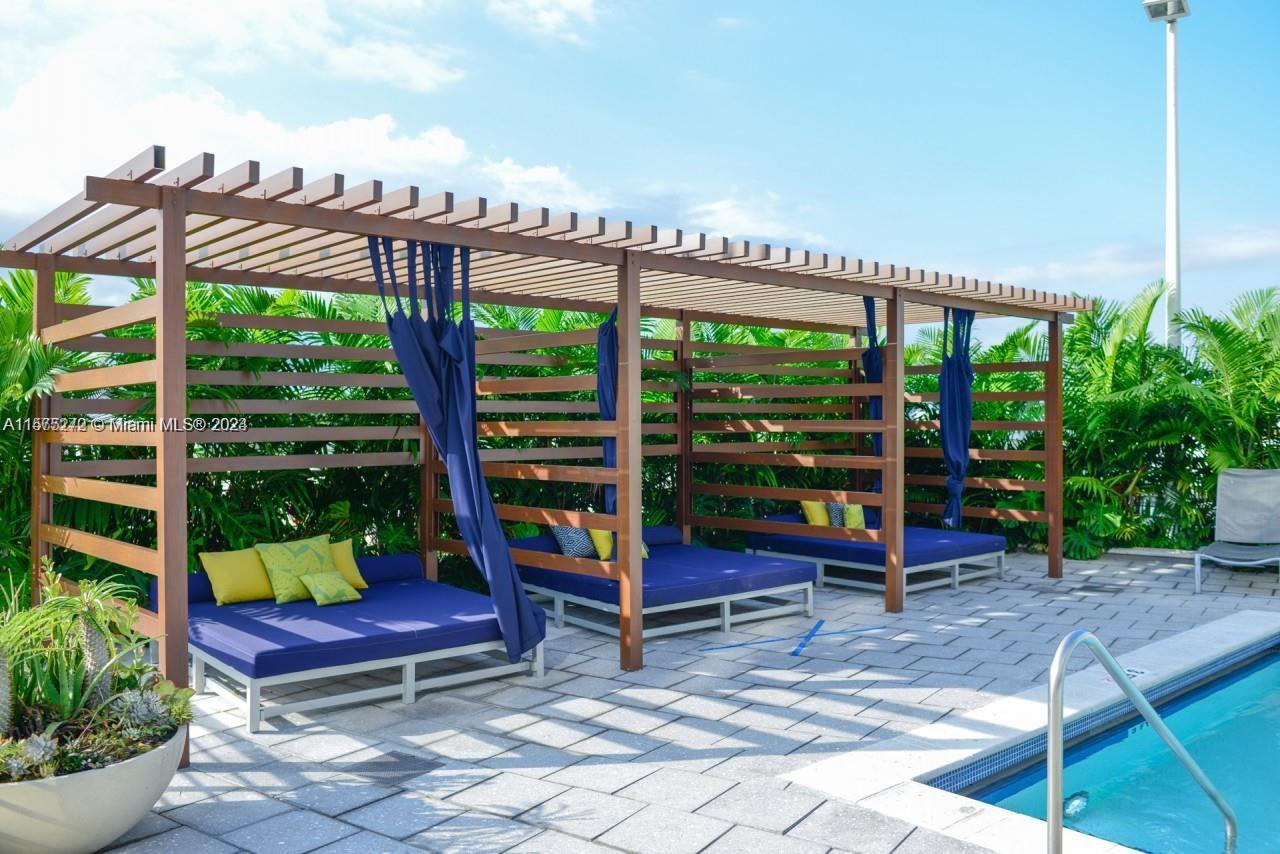 MIDBLOCK MIAMI CONDO - Residential