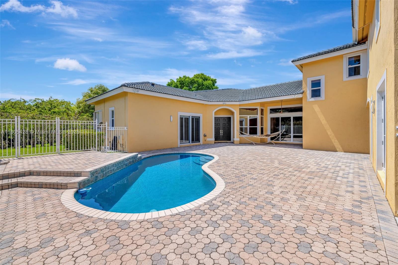 MARINERS COVE OF EAGLE LA - Residential
