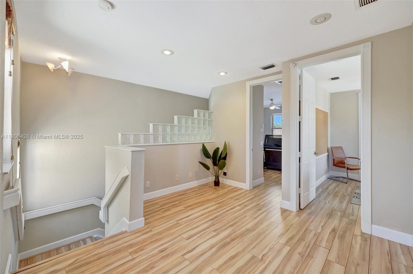 MARINERS COVE OF EAGLE LA - Residential