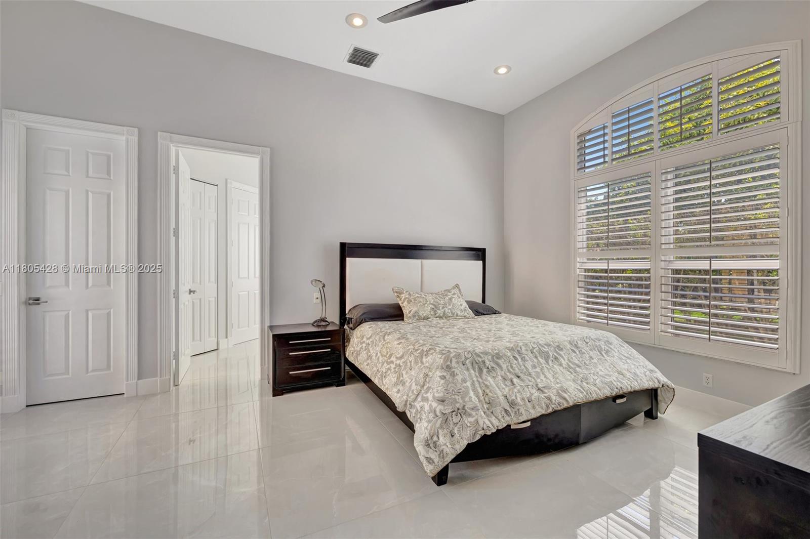 MARINERS COVE OF EAGLE LA - Residential