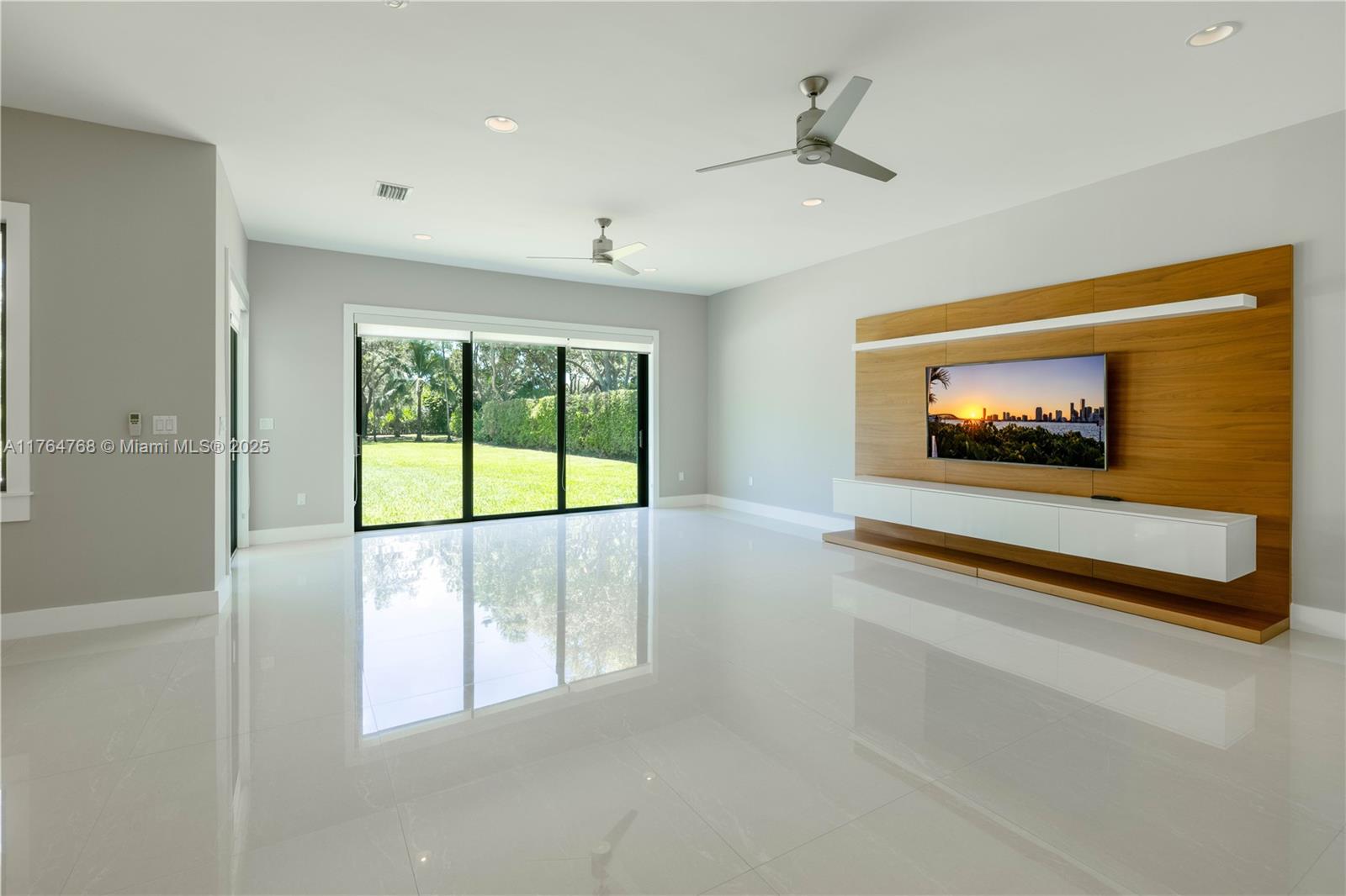 CORAL HILL - Residential