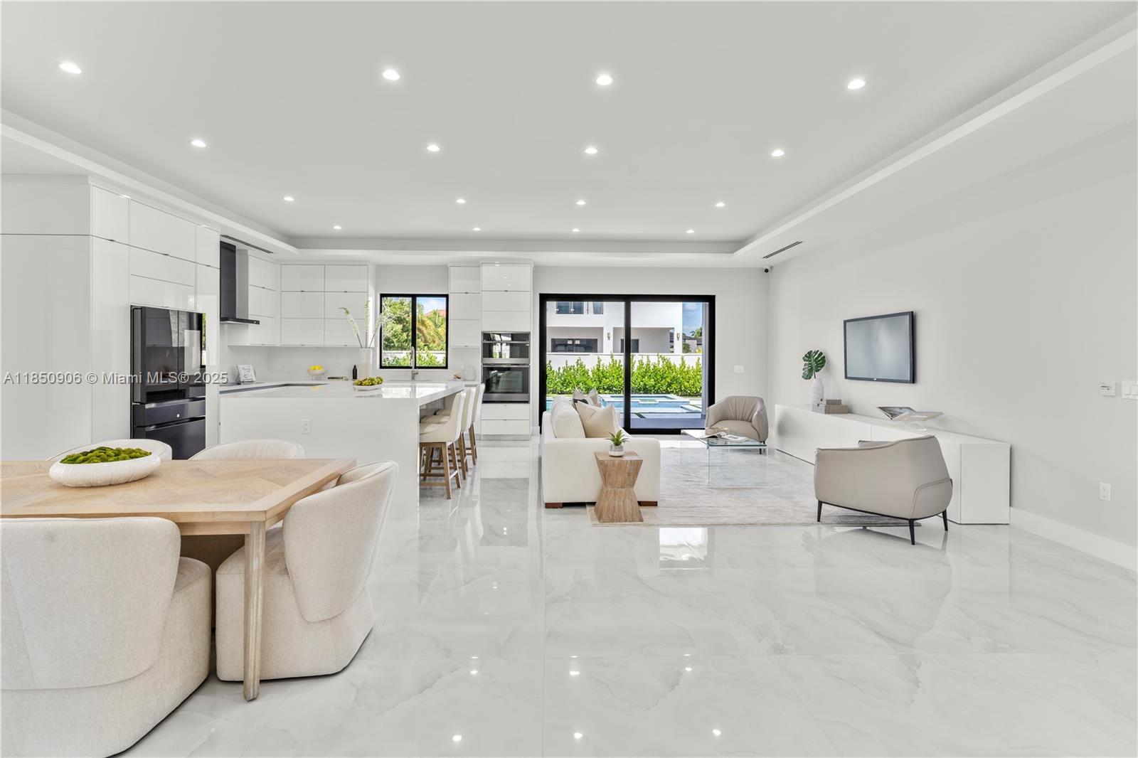 CORAL PINES - Residential