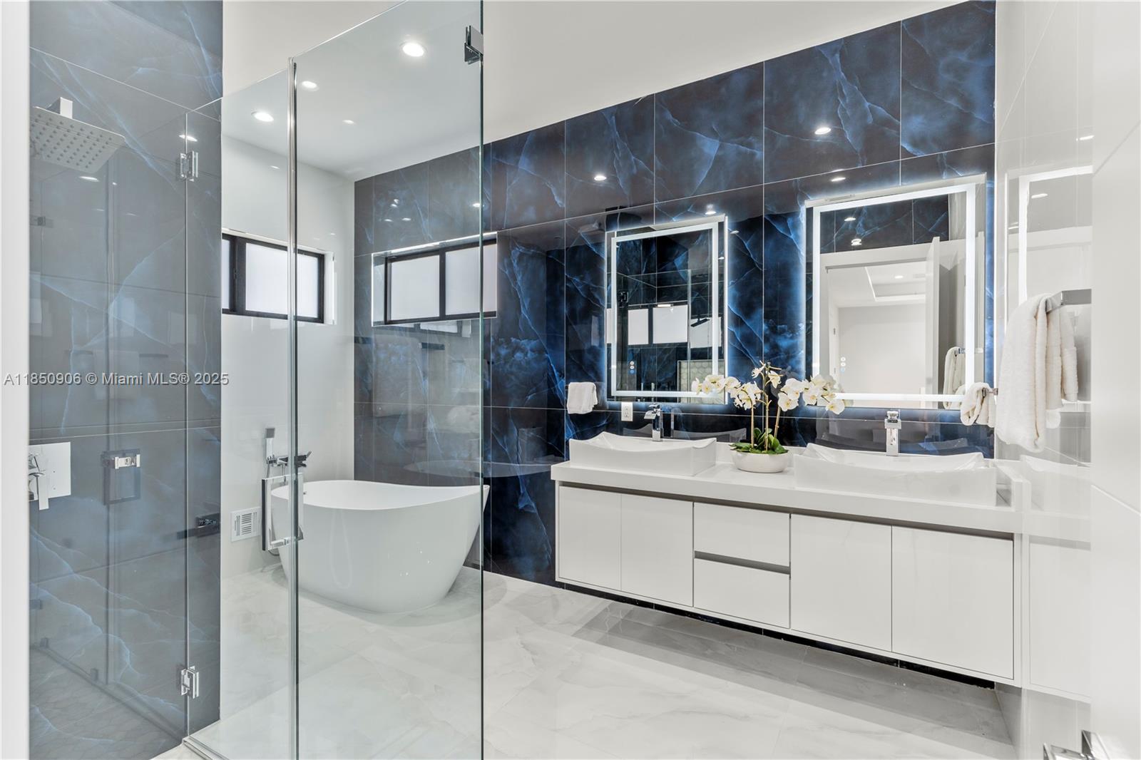 CORAL PINES - Residential