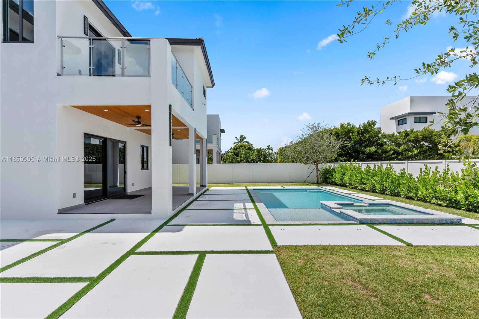 CORAL PINES - Residential