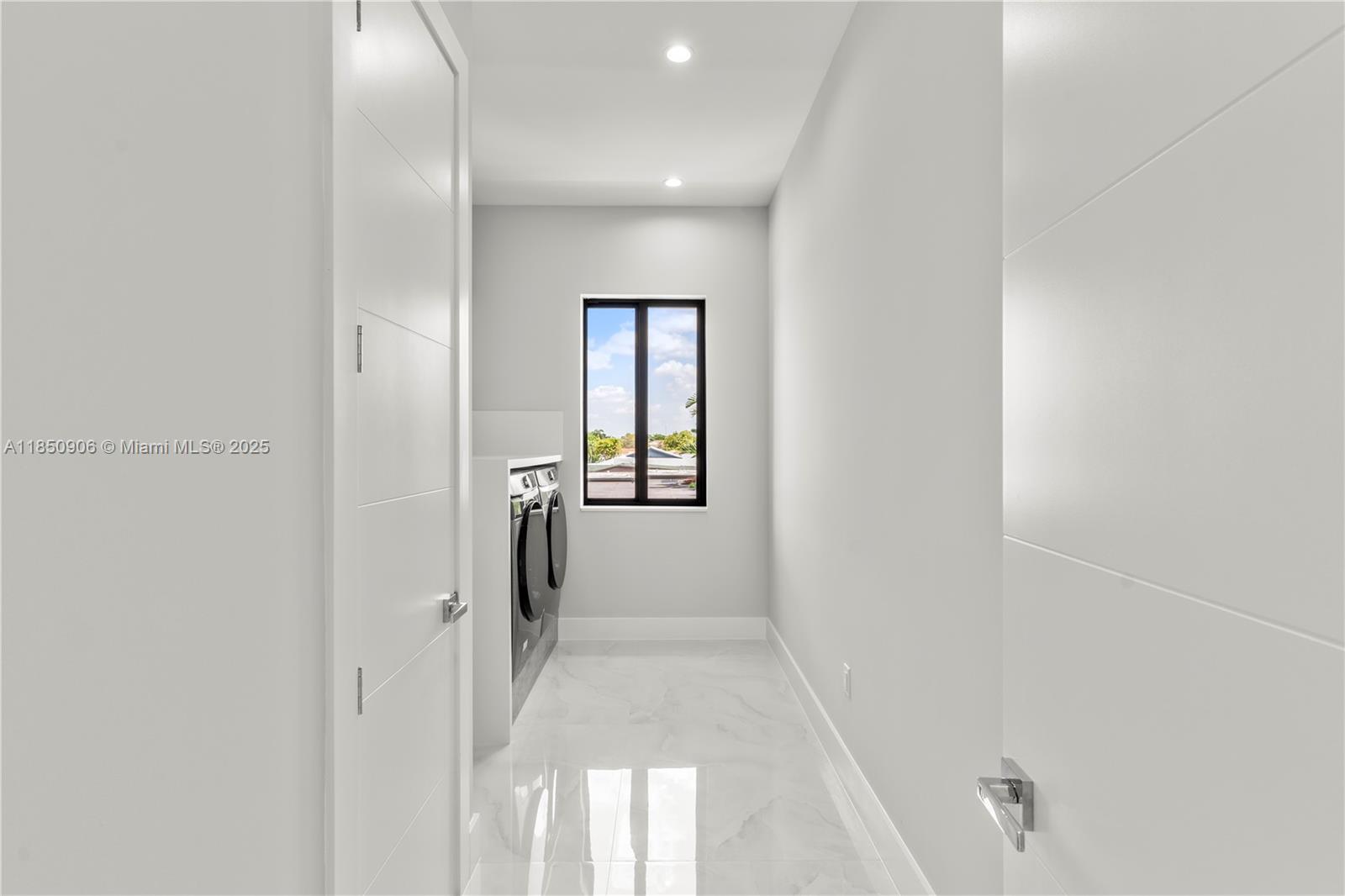 CORAL PINES - Residential