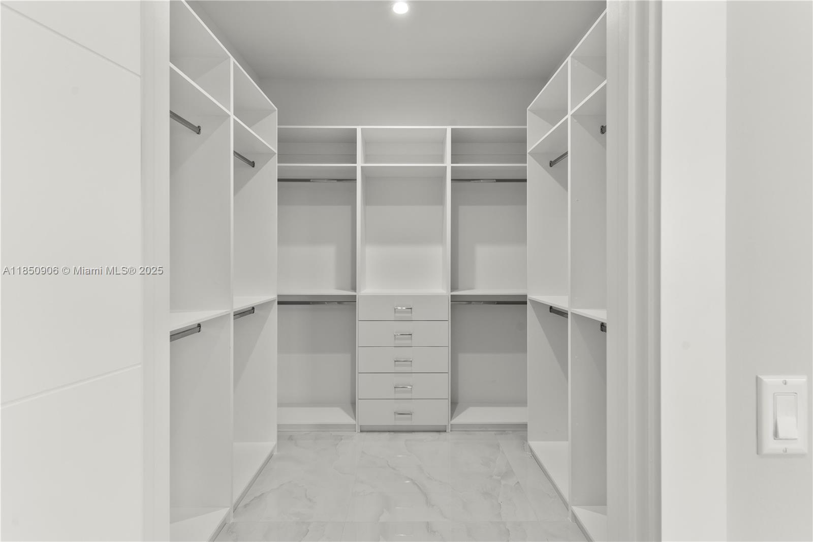 CORAL PINES - Residential