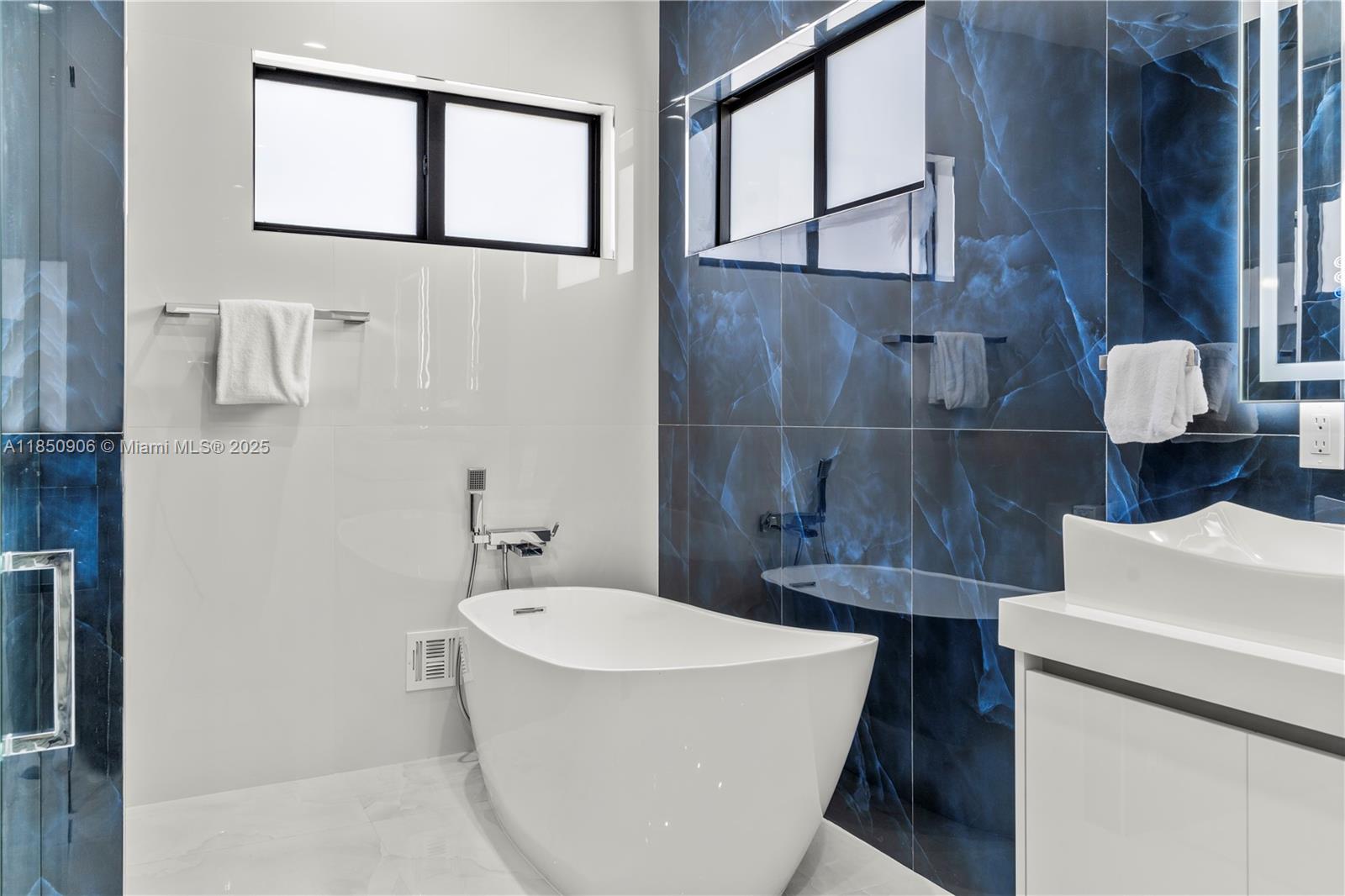 CORAL PINES - Residential