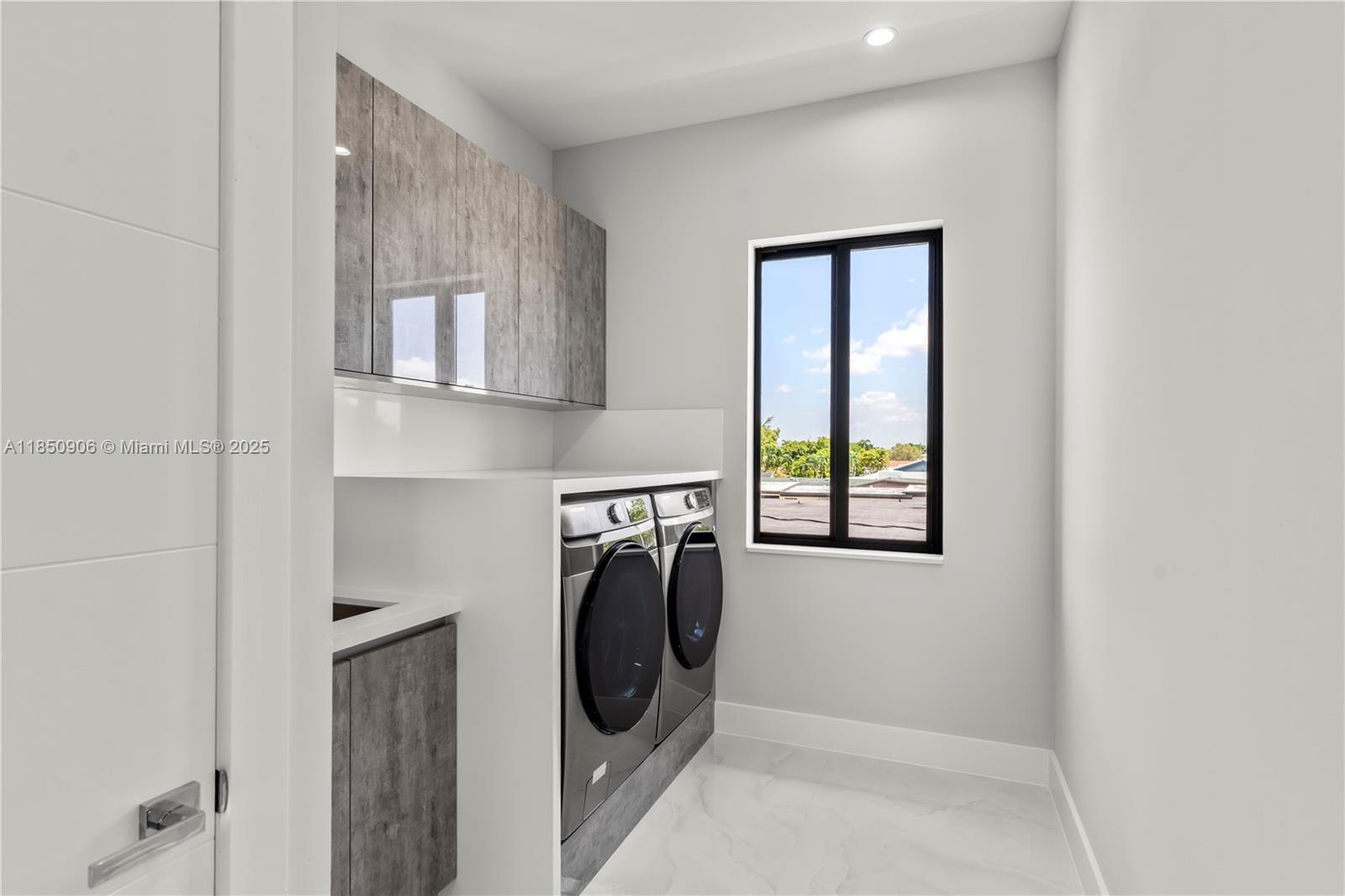 CORAL PINES - Residential