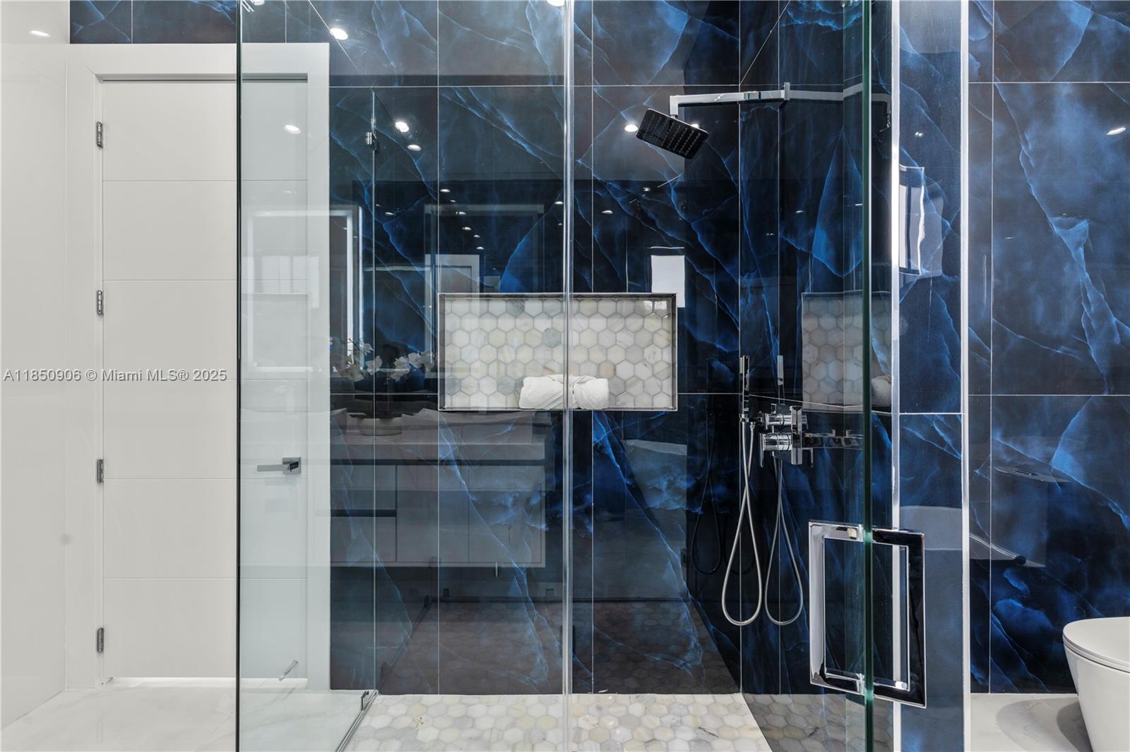 CORAL PINES - Residential