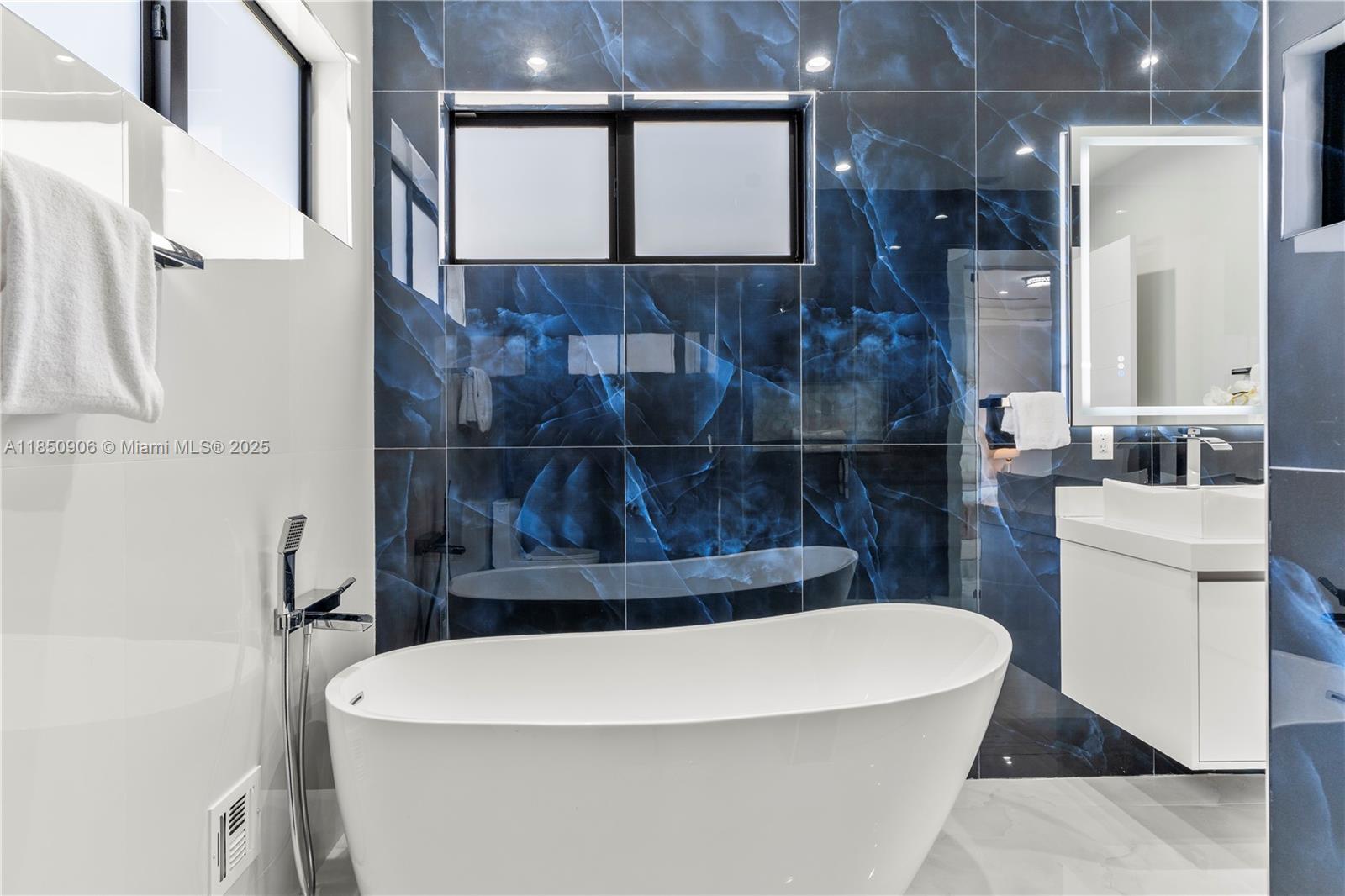 CORAL PINES - Residential