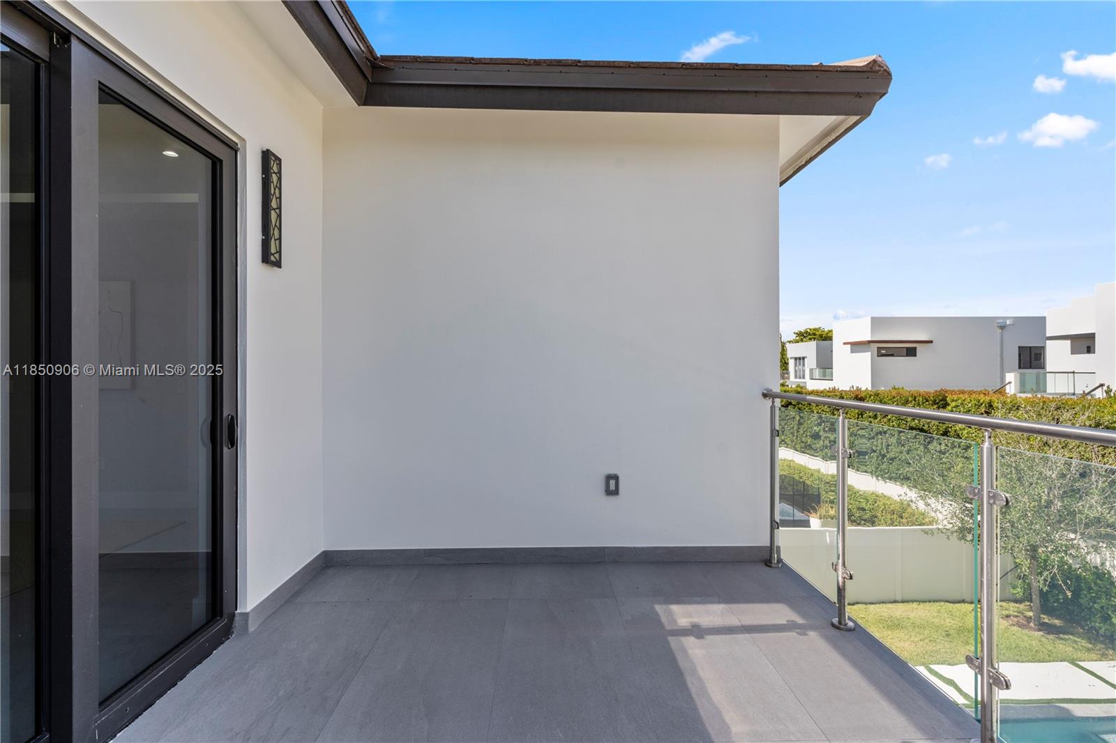 CORAL PINES - Residential