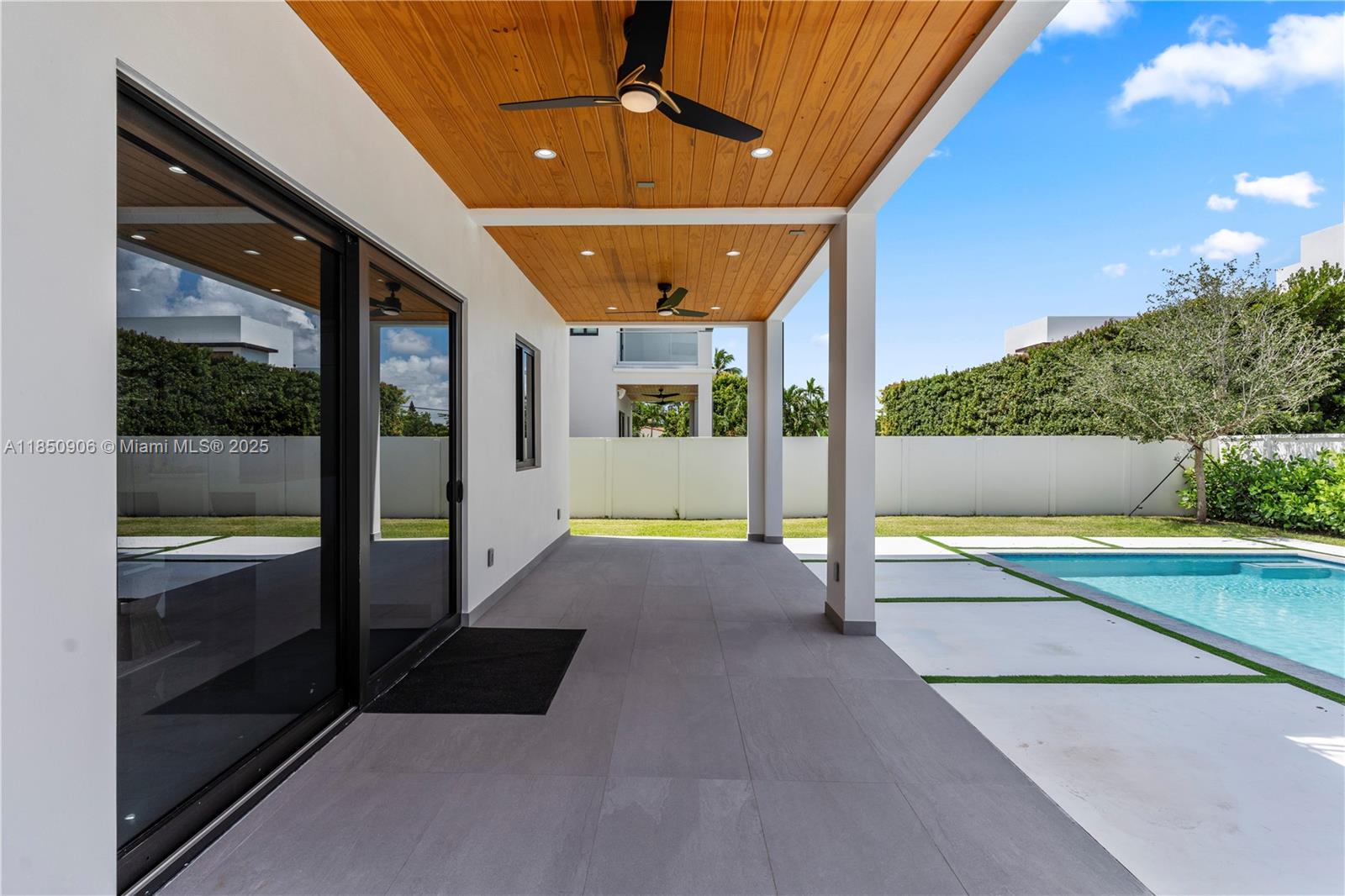 CORAL PINES - Residential