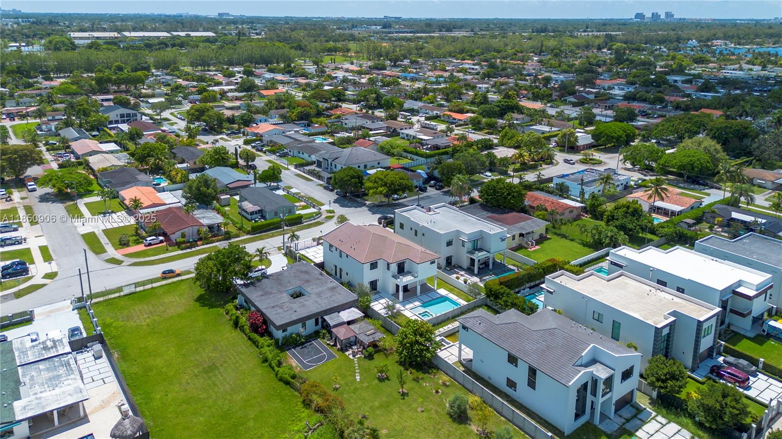 CORAL PINES - Residential