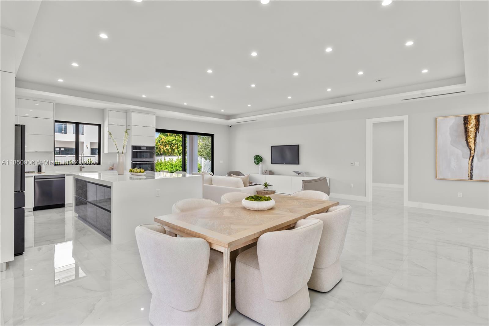 CORAL PINES - Residential