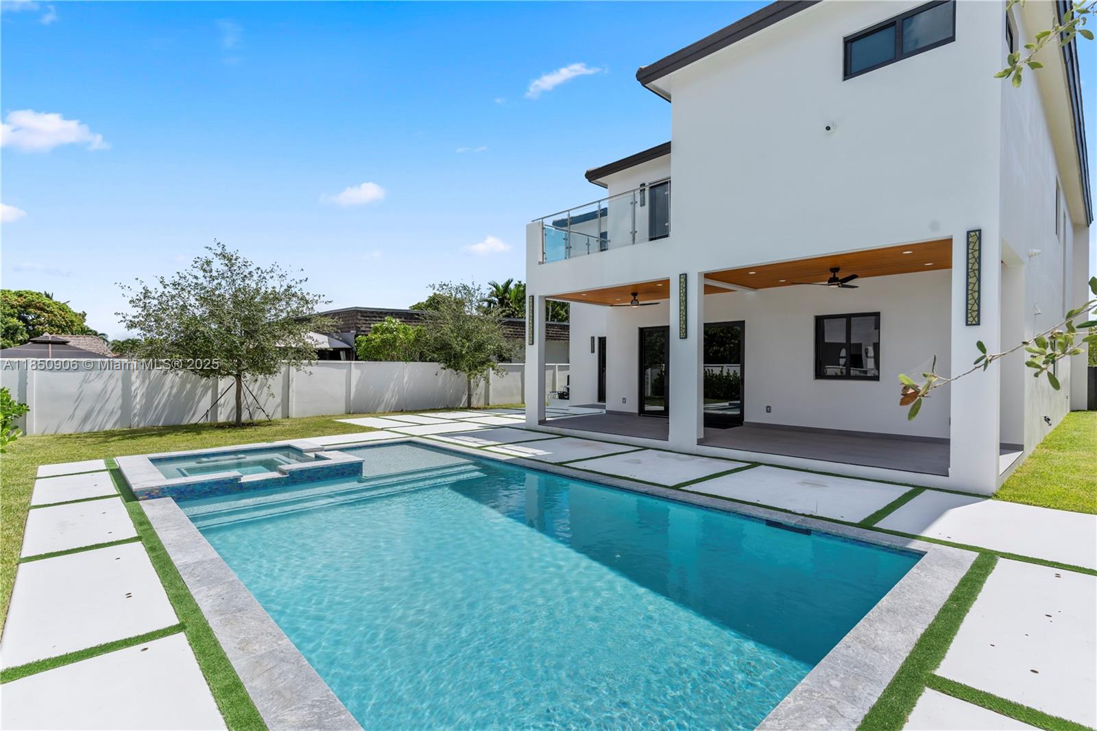 CORAL PINES - Residential