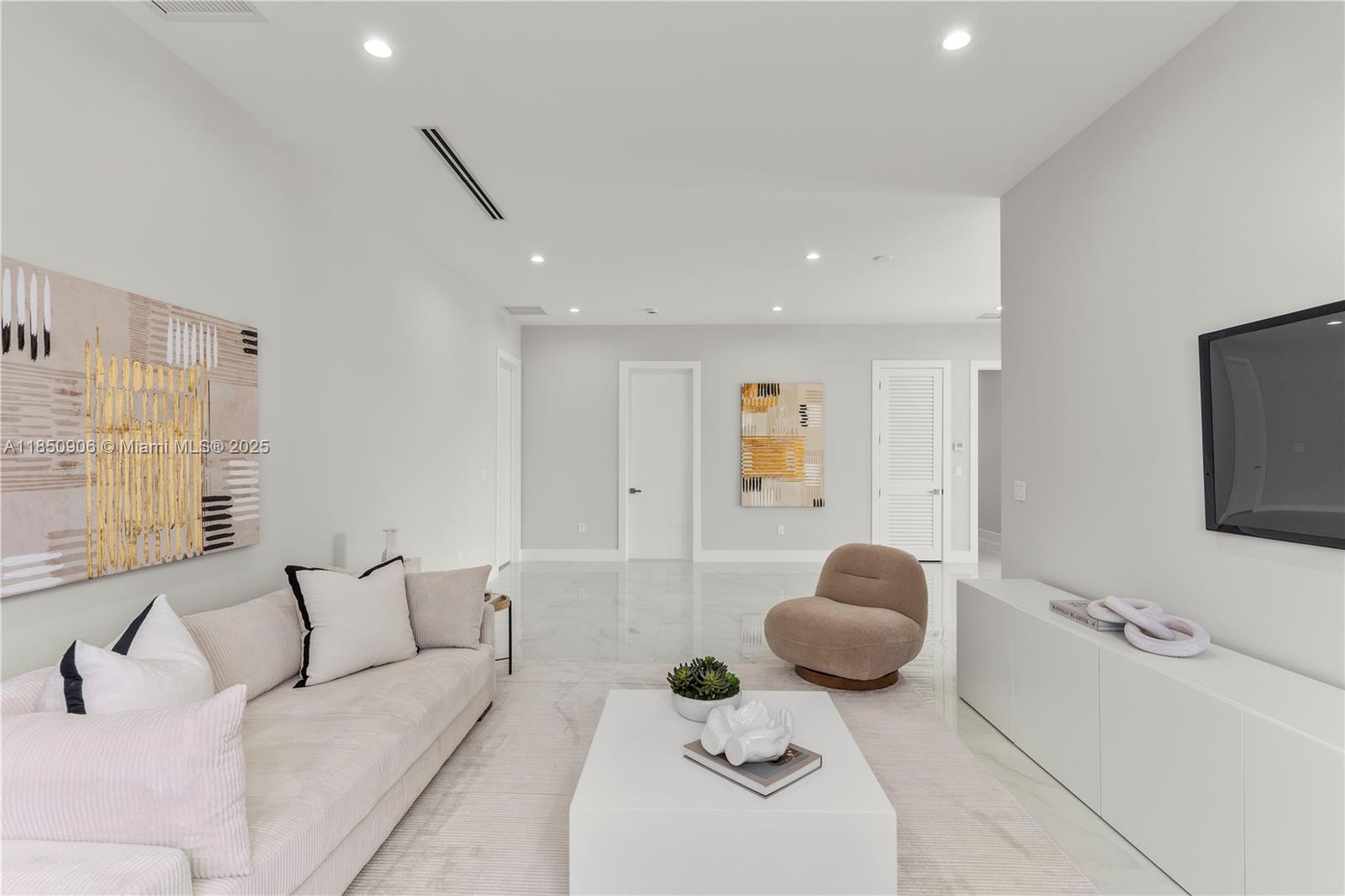 CORAL PINES - Residential