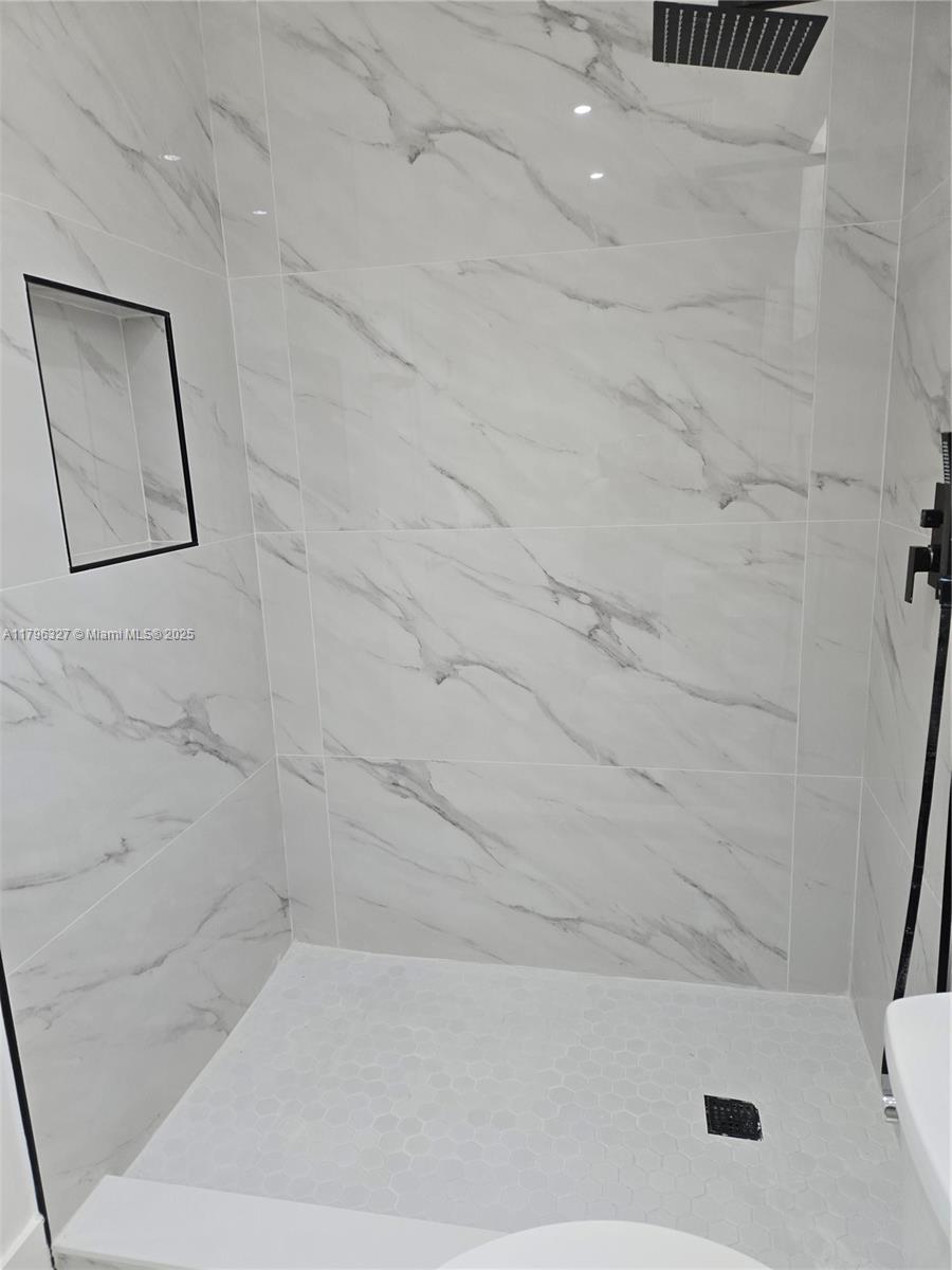 POINCIANNA MANOR SEC 4 - Residential Lease