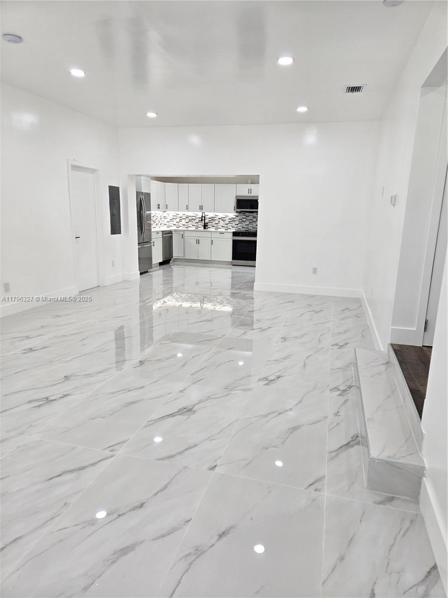 POINCIANNA MANOR SEC 4 - Residential Lease